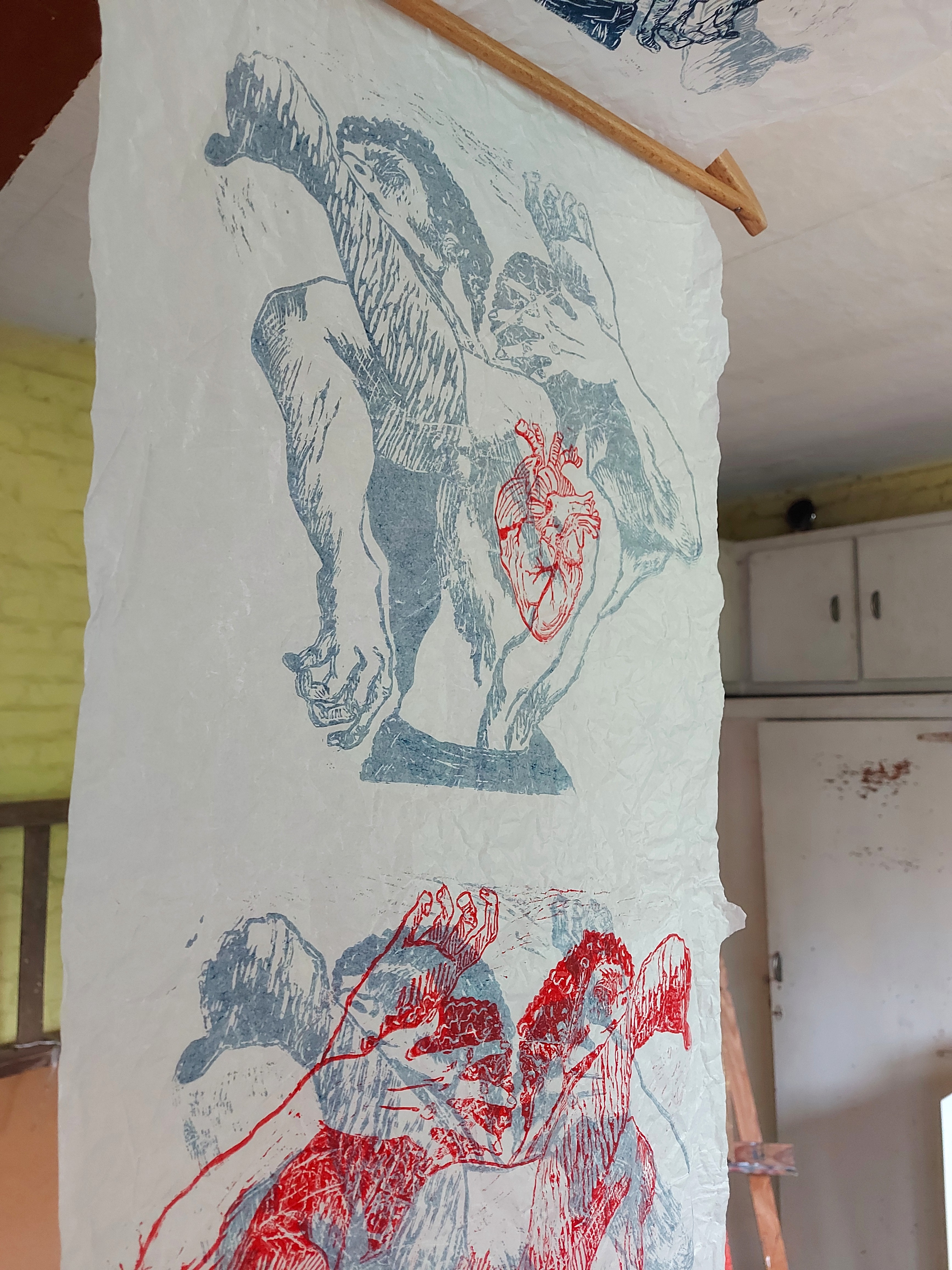 Kunst Art linodesign linocut linoprint op installatie relatie in beweging in wording