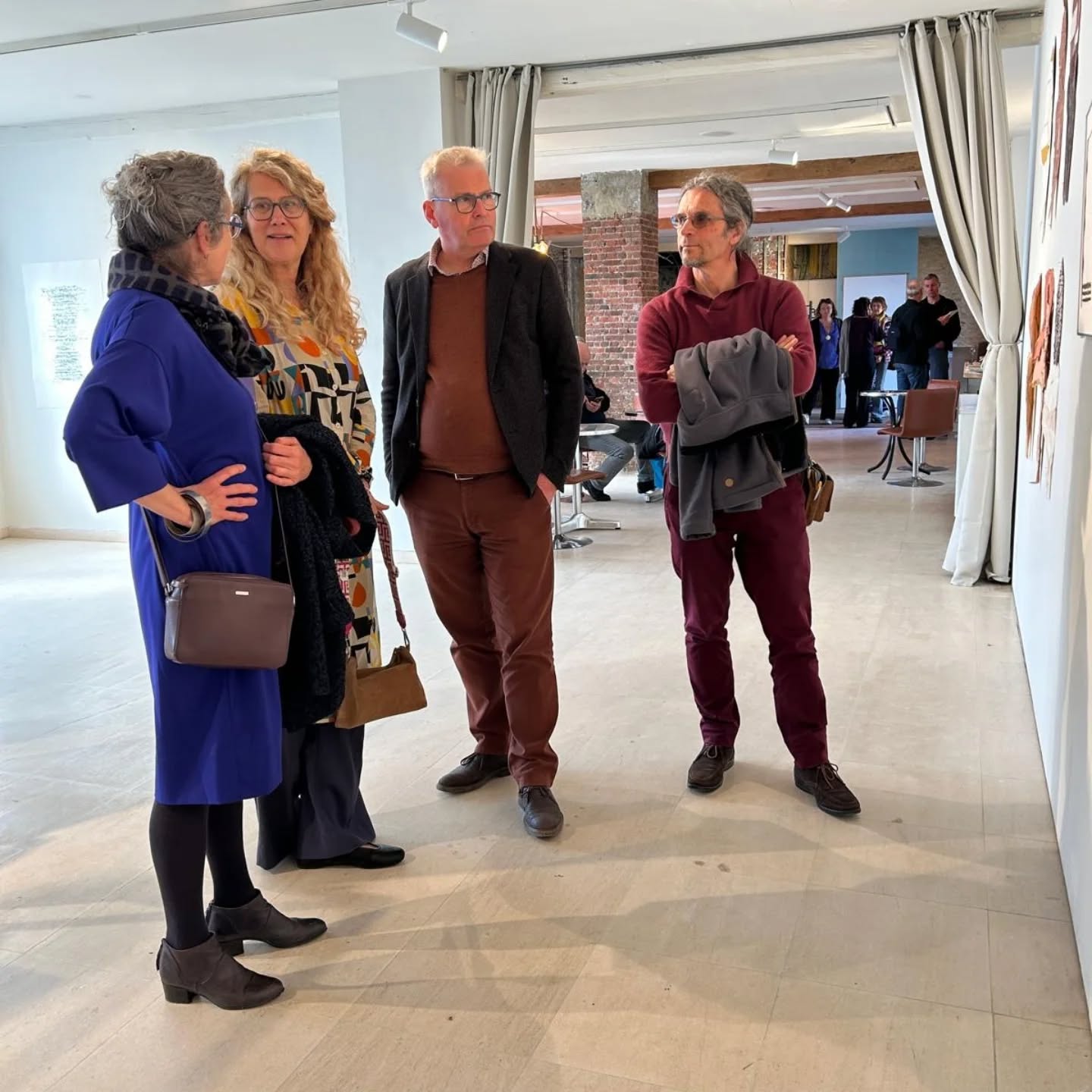 galerij bezoekers Exit11 Grand Leez Evelien VErschroeven linoart